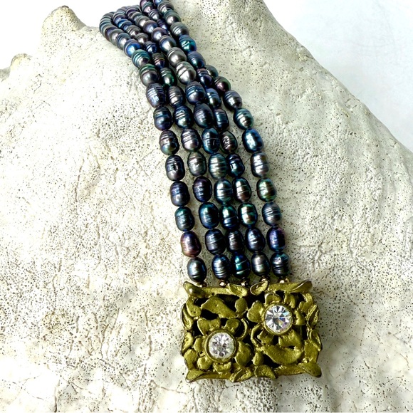 Multistrand Peacock Pearl Beaded Bracelet with a Vintage Clasp - Picture 2 of 5